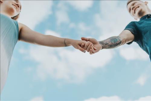 Sau khi kết hôn, 12 chòm sao nam sẽ mang lại điều ngọt ngào nào cho nửa kia?