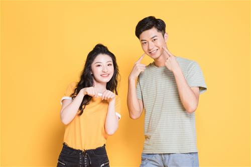 Kết hôn với đàn ông bằng tuổi